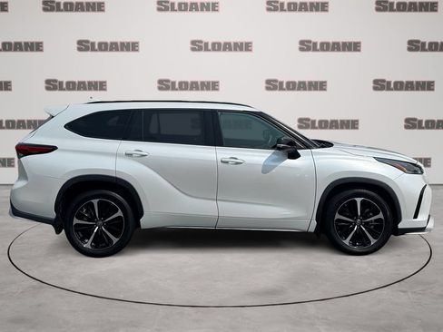 Used 2022 Toyota Highlander XSE AWD/4WD image 6