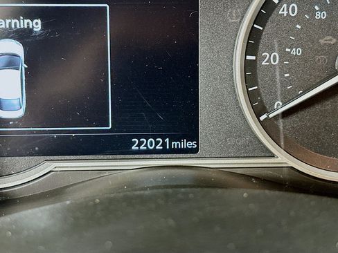 Used 2025 Nissan Versa SV FWD image 19