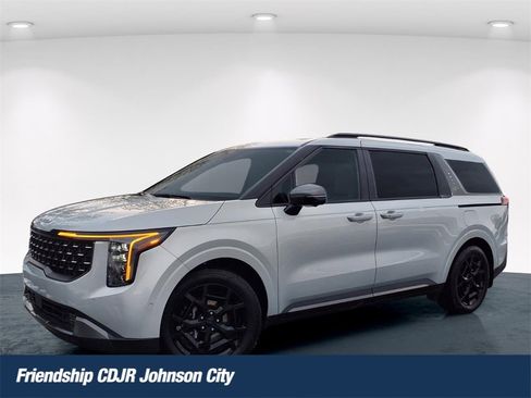 Used 2025 Kia Carnival SX Prestige image 1