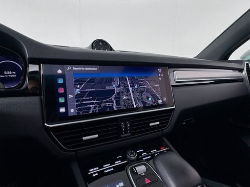 Used 2023 Porsche Cayenne Platinum Edition image 19