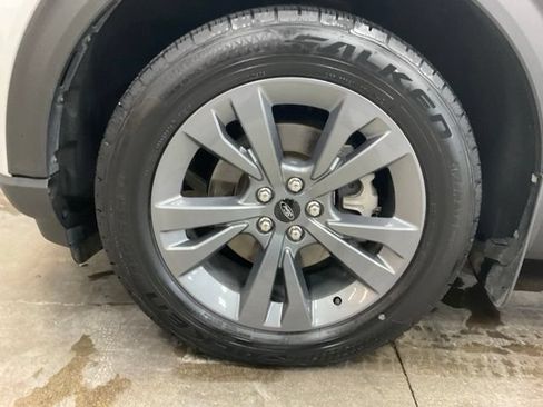 Used 2023 Ford Explorer XLT w/ Equipment Group 202A AWD/4WD image 18