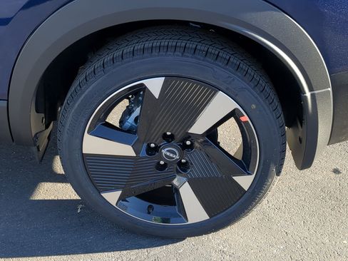 New 2026 Nissan Kicks SR w/ Cold Weather Package image 17