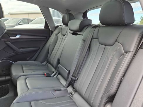 Used 2023 Audi Q5 e Premium w/ Convenience Package image 18
