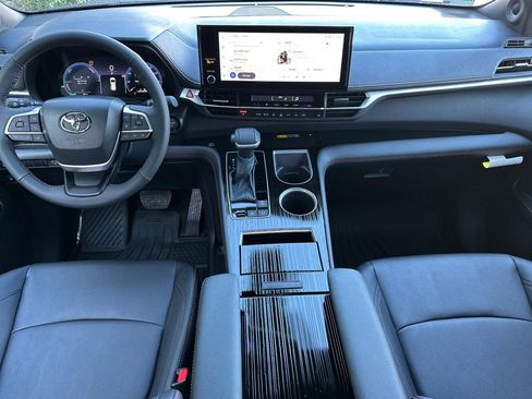 New 2026 Toyota Sienna XSE FWD image 9