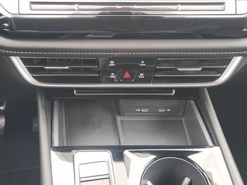 Used 2024 Volkswagen Atlas SE AWD/4WD image 15