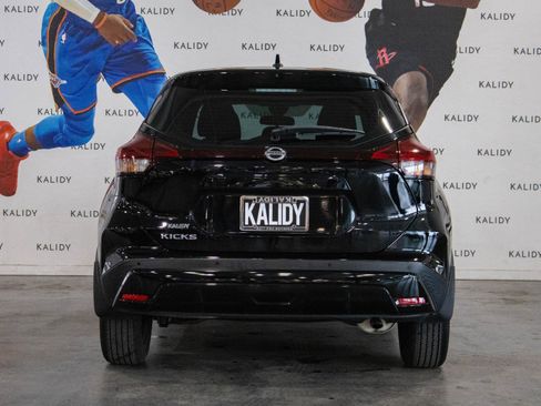 Used 2021 Nissan Kicks S image 22