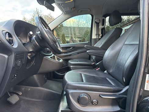 Used 2018 Mercedes-Benz Metris Passenger image 11