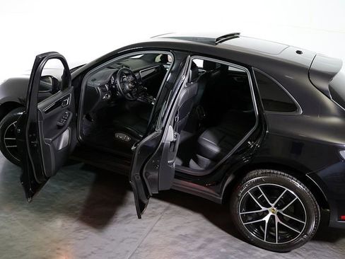 Used 2023 Porsche Macan AWD/4WD image 5
