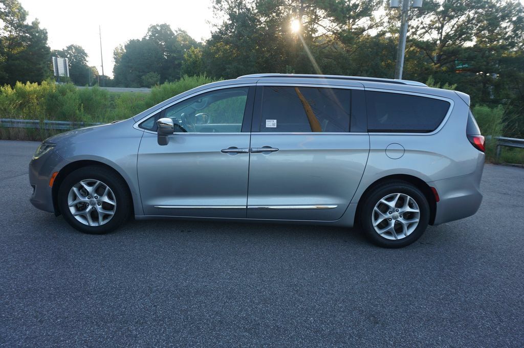 Used 2020 Chrysler Pacifica Limited FWD image 24
