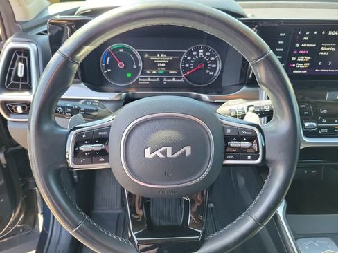 Certified 2023 Kia Sorento EX AWD/4WD image 17