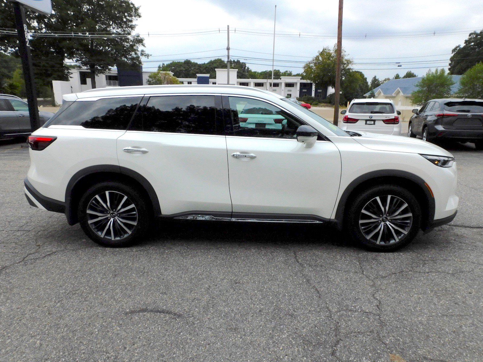 Used 2023 INFINITI QX60 Sensory AWD/4WD image 6