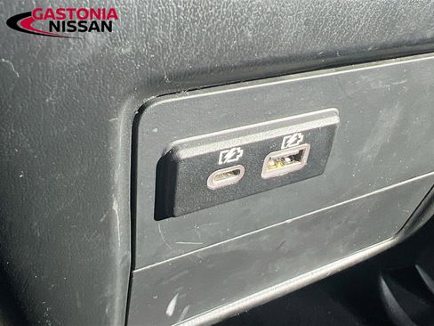 Used 2020 Nissan Pathfinder S image 32