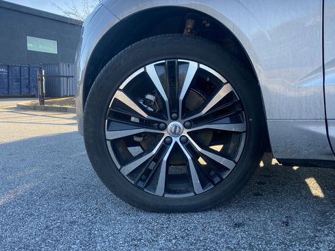 Used 2025 Volvo XC60 B5 Plus image 15