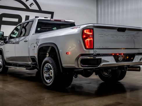 Used 2022 Chevrolet Silverado 3500 LT w/ Convenience Package image 32