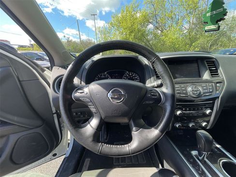 Used 2019 Nissan Pathfinder SL AWD/4WD image 15