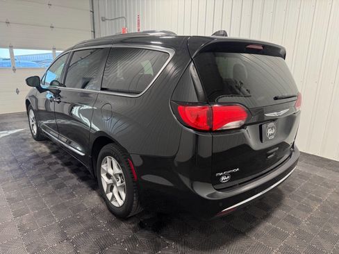 Used 2019 Chrysler Pacifica Limited image 4