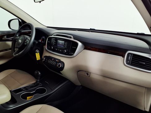 Used 2017 Kia Sorento LX FWD image 9