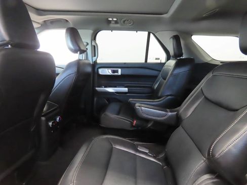 Used 2023 Ford Explorer Limited w/ Limited Technology Package RWD image 17