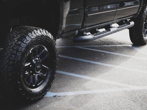 Used 2018 Chevrolet Silverado 2500 LT w/ Midnight Edition image 30