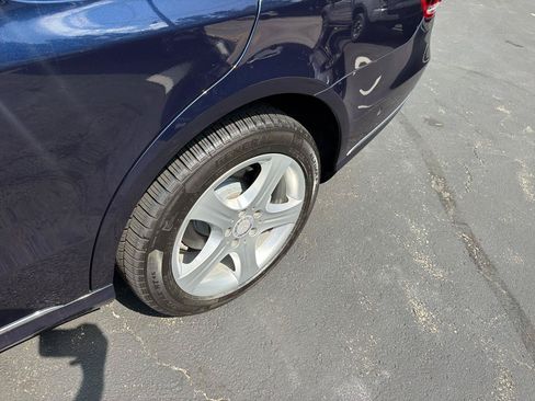 Used 2014 Mercedes-Benz E 350 4MATIC Sedan image 9