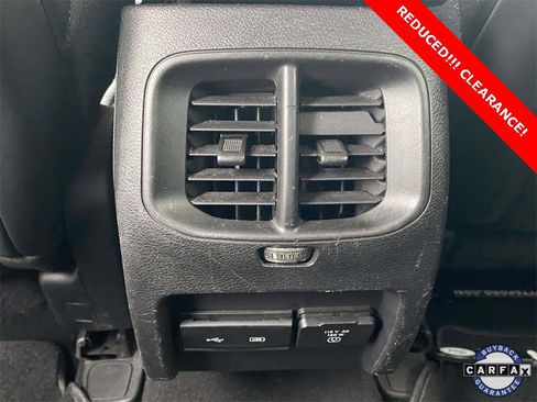 Used 2019 Jeep Cherokee Limited image 12