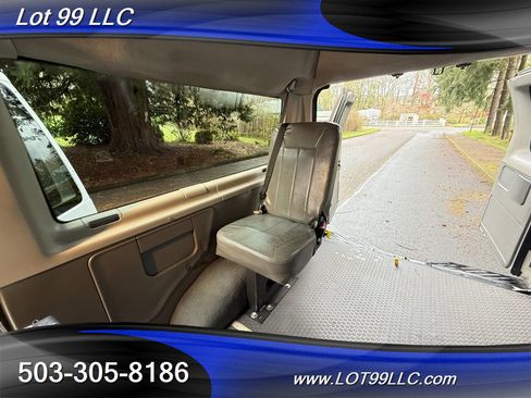 Used 2005 Ford E-150 and Econoline 150 Wagon image 21