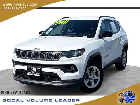 Used 2023 Jeep Compass Latitude AWD/4WD image 1