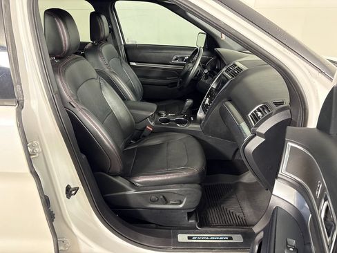 Used 2019 Ford Explorer Sport w/ Equipment Group 401A AWD/4WD image 6