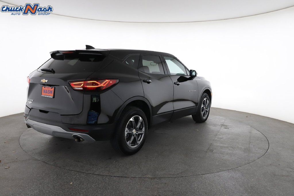 Used 2026 Chevrolet Blazer LT FWD image 12