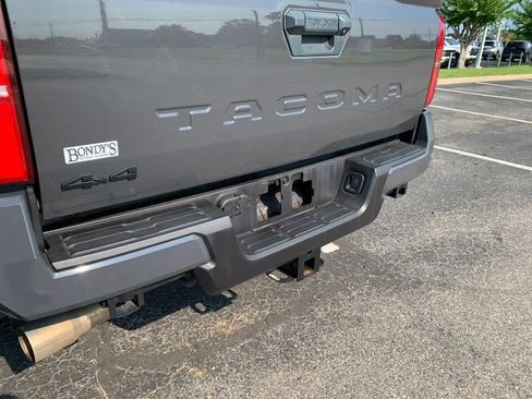 Used 2025 Toyota Tacoma TRD Sport AWD/4WD image 9