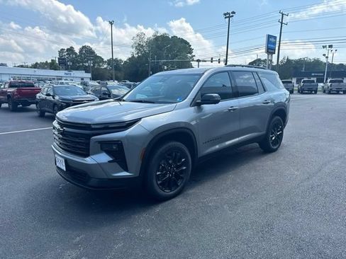New 2026 Chevrolet Traverse LT w/ Midnight/Sport Edition FWD image 16