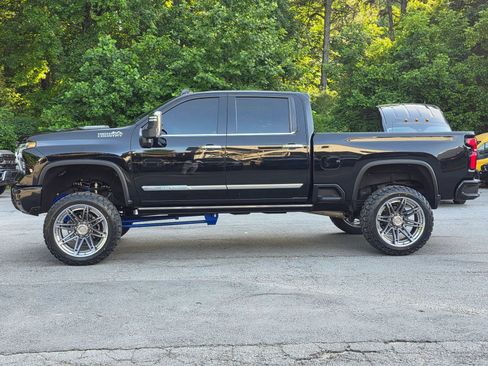 Used 2024 Chevrolet Silverado 2500 High Country w/ Technology Package AWD/4WD image 4