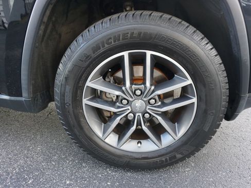Used 2017 Jeep Grand Cherokee Limited AWD/4WD image 27