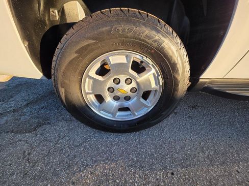 Used 2010 Chevrolet Avalanche LT image 19