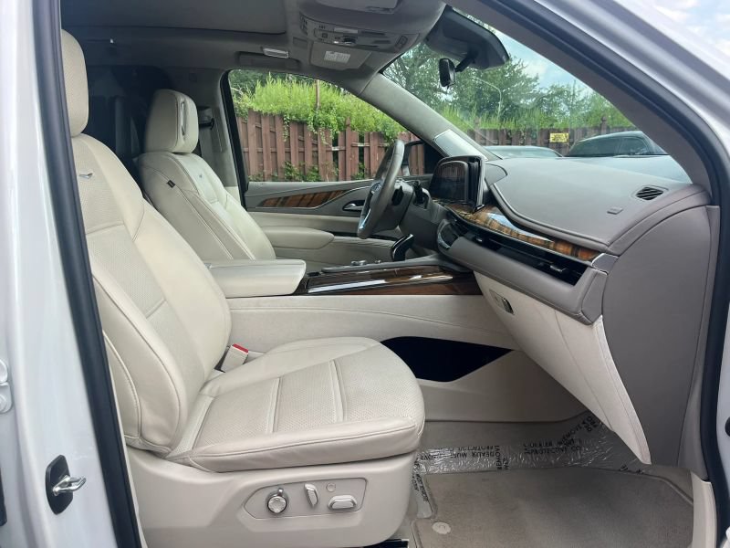 Used 2024 Cadillac Escalade Sport Platinum w/ LPO, ONYX Package AWD/4WD image 16