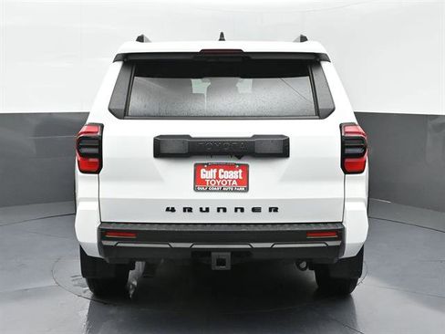 Used 2025 Toyota 4Runner SR5 AWD/4WD image 26