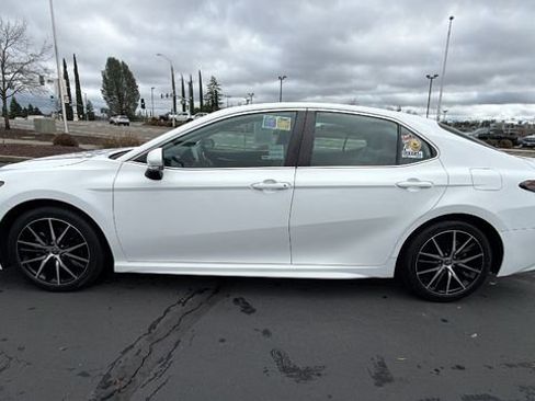 Used 2024 Toyota Camry SE w/ Cold Weather Package image 7