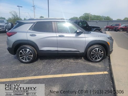 Used 2025 Chevrolet TrailBlazer LT AWD/4WD image 6