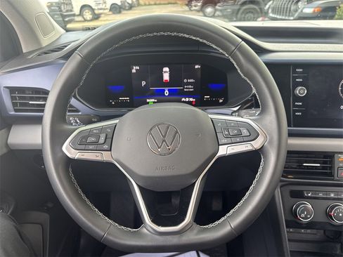 Used 2022 Volkswagen Taos SE image 11