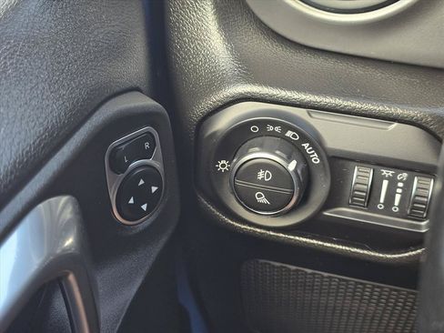 Used 2022 Jeep Gladiator Sport AWD/4WD image 23