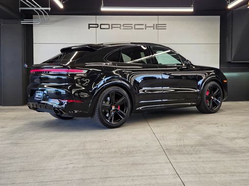 Certified 2025 Porsche Cayenne GTS AWD/4WD image 6