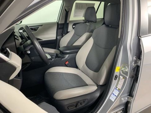 Used 2019 Toyota RAV4 XLE w/ Convenience Package image 28