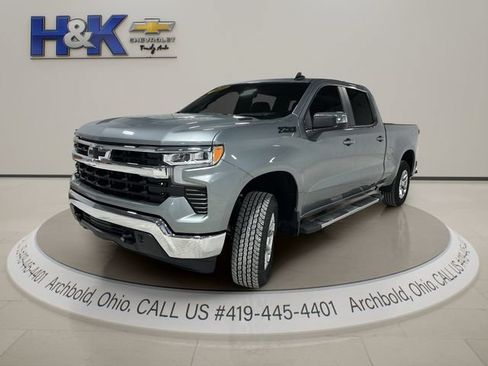 Used 2025 Chevrolet Silverado 1500 LT AWD/4WD image 3