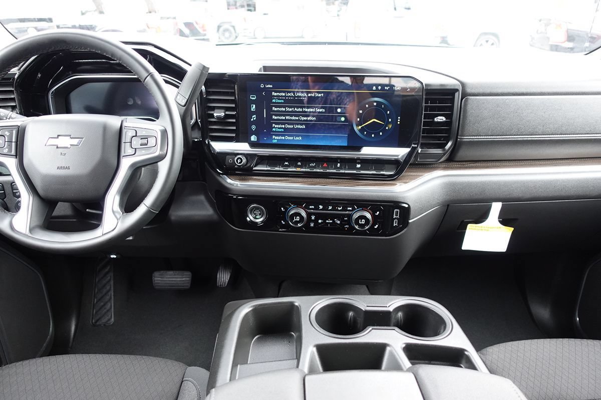 Used 2024 Chevrolet Silverado 1500 LT AWD/4WD image 39
