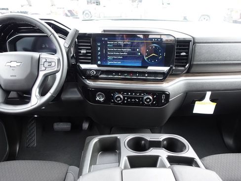 Used 2024 Chevrolet Silverado 1500 LT AWD/4WD image 39