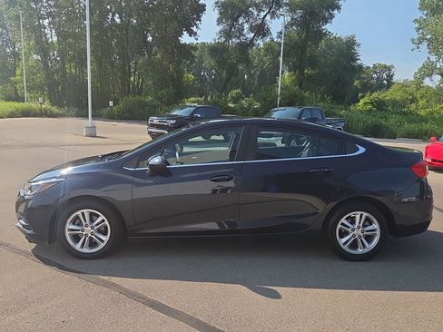 Used 2016 Chevrolet Cruze LT w/ Convenience Package FWD image 2