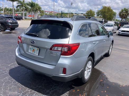 Used 2015 Subaru Outback 2.5i Premium AWD/4WD image 2