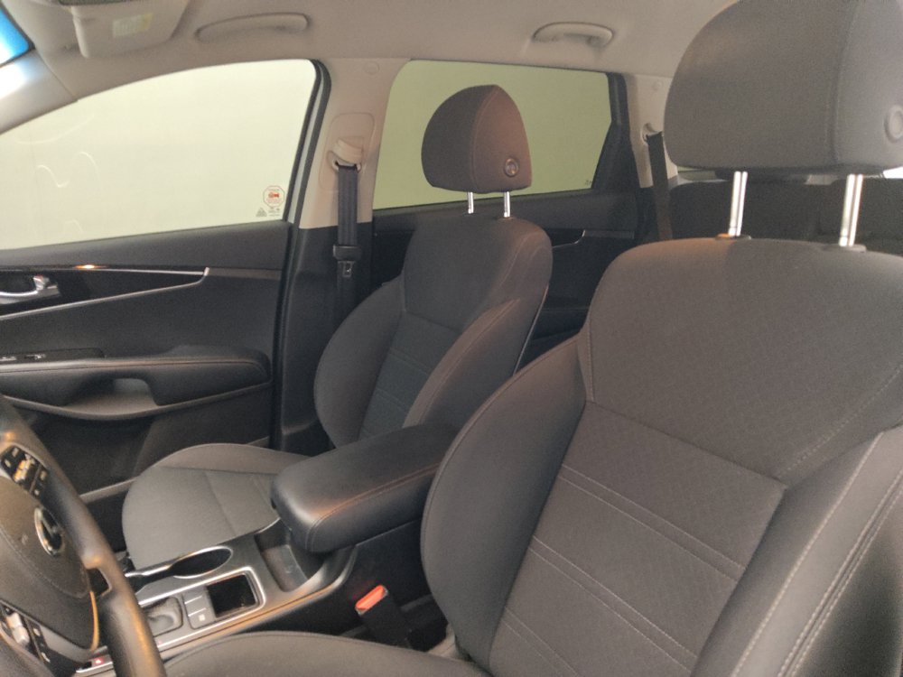 Used 2019 Kia Sorento FWD V6 image 17