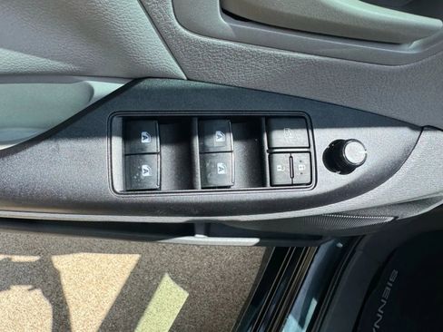Used 2020 Toyota Sienna L FWD image 13