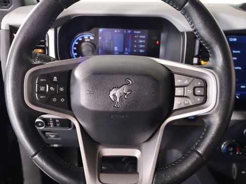 Used 2023 Ford Bronco Badlands AWD/4WD image 3